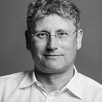 Dr. Raimund Schriek